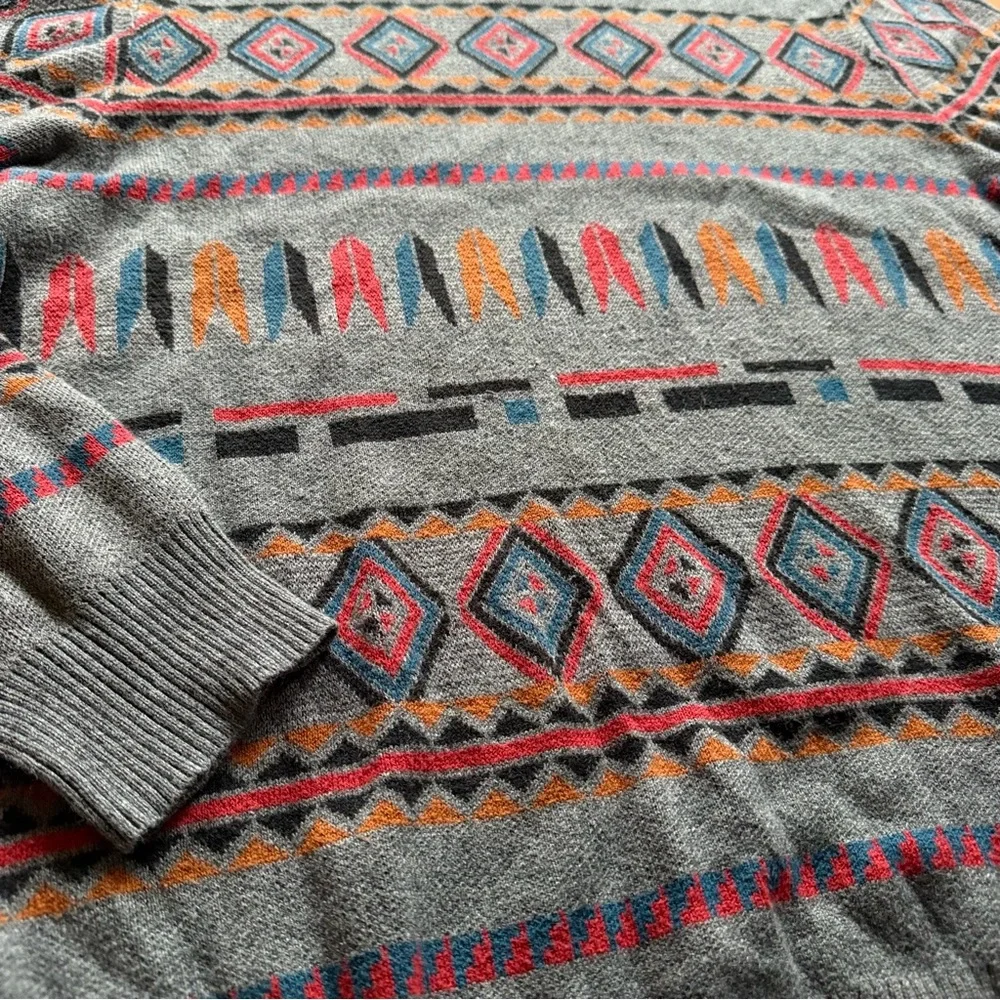 KAVU men’s pullover sweater amazing pattern on gray size large outdoors amazing